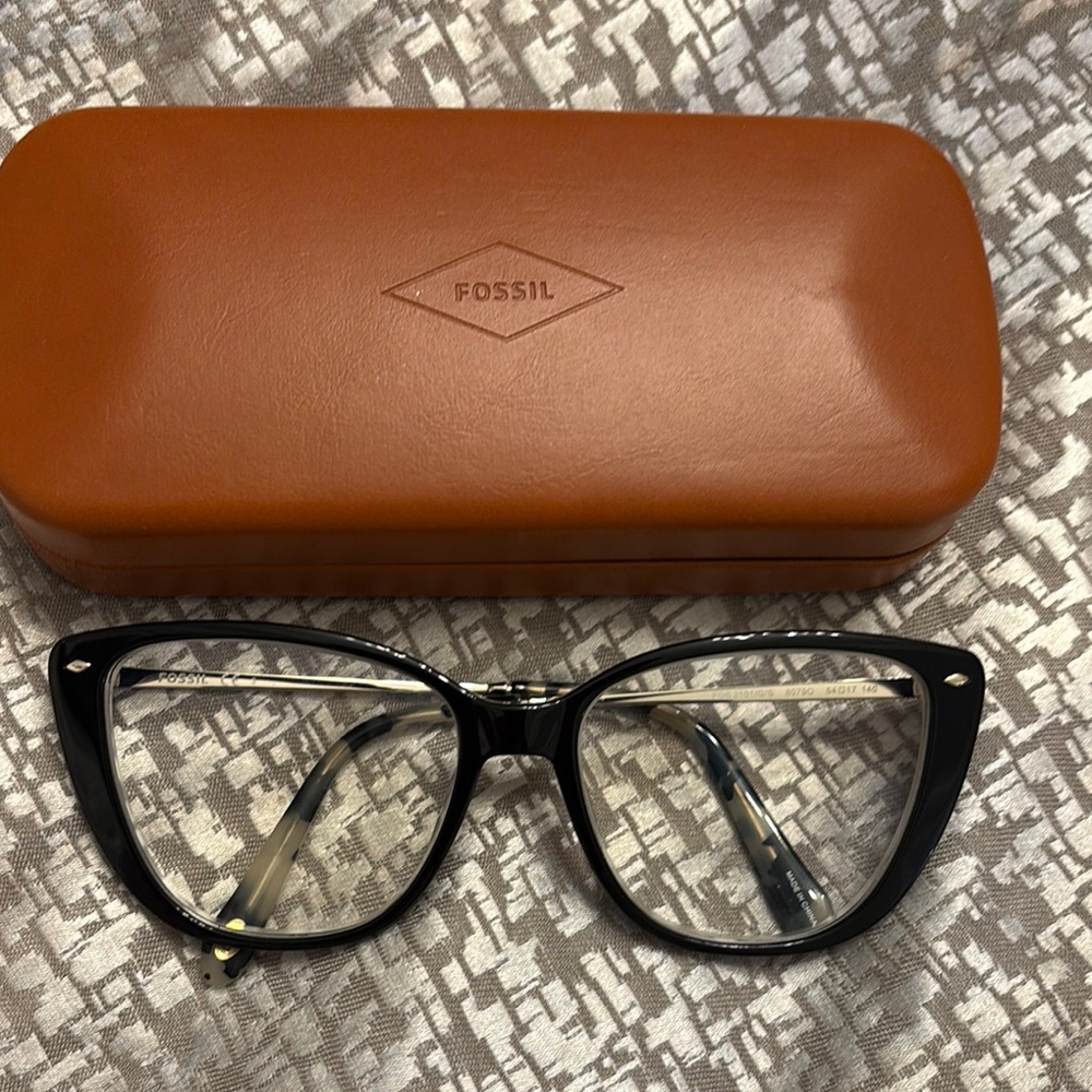 Fossil Black Cat-Eye Glasses with Tan Case